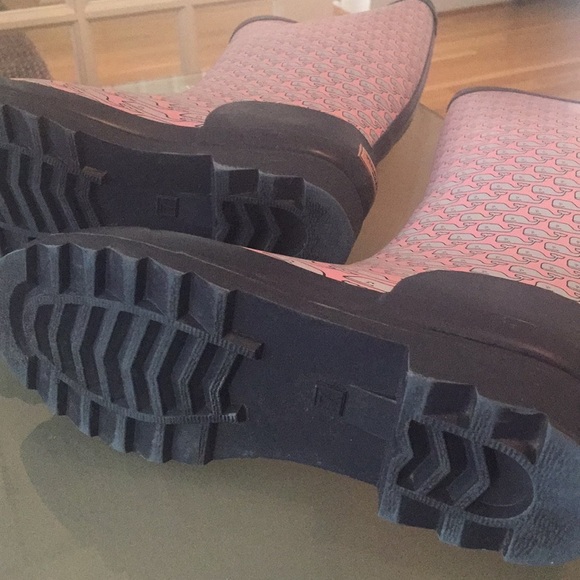 Vineyard Vines size 7, whale rain boots VGC - Picture 6 of 8